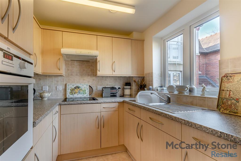 8638130-interior01.jpg