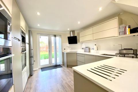 5 bedroom link detached house for sale, Alexander Chase, Ely