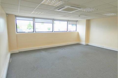 Industrial unit to rent, Unit 8 Great West Trading Estate, 983 Great West Road, Brentford, TW8 9DN