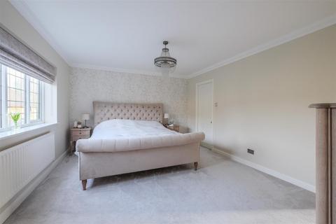 4 bedroom detached house for sale, Harefield Park, Birkby, Huddersfield