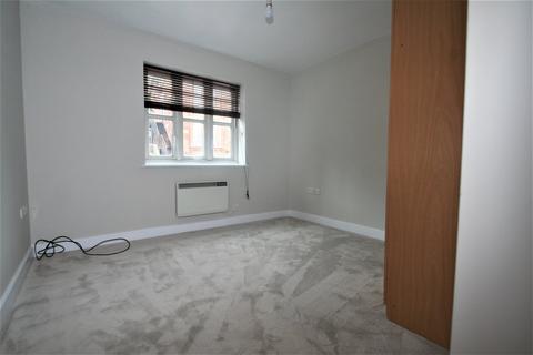 2 bedroom flat to rent, Alberon Gardens, London, NW11