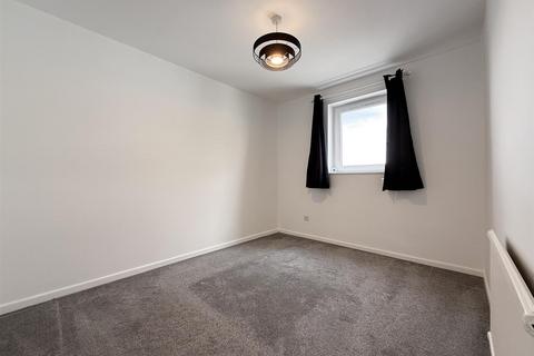 2 bedroom flat to rent, High Street, Cheltenham GL52 6DA