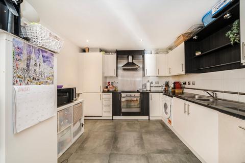 2 bedroom flat to rent, St. Davids Square, London E14