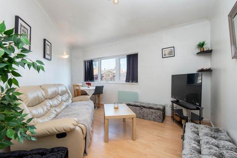 2 bedroom flat to rent, Westferry Road, London E14