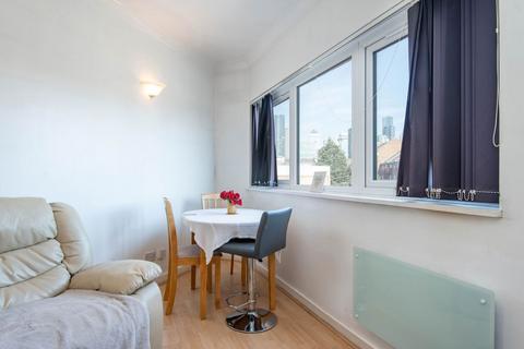 2 bedroom flat to rent, Westferry Road, London E14