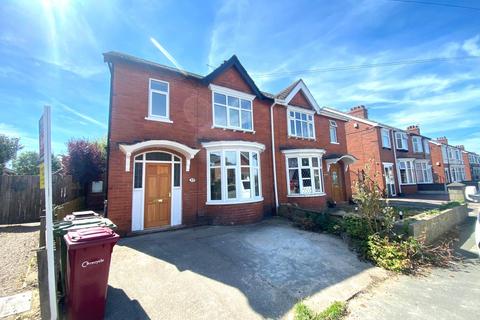 3 bedroom semi-detached house to rent, Webster Avenue, Scunthorpe DN15