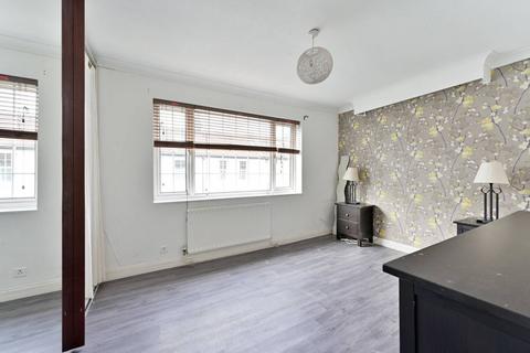 2 bedroom terraced house to rent, Kings Road, East Sheen, London, SW14