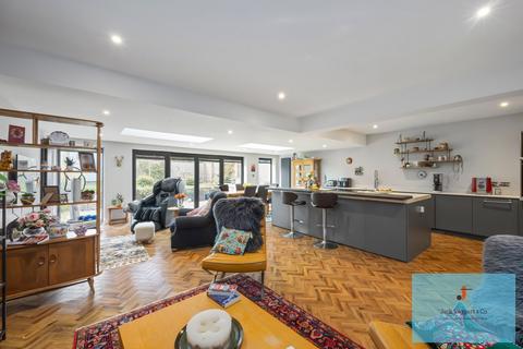 5 bedroom detached house for sale, Woodland Drive, Hove, BN3