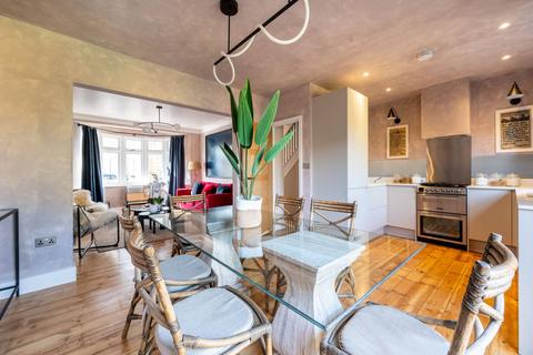 17 Cambrian Road, London, E10 7JE