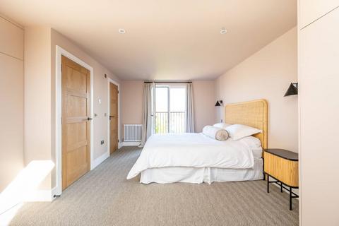 17 Cambrian Road, London, E10 7JE