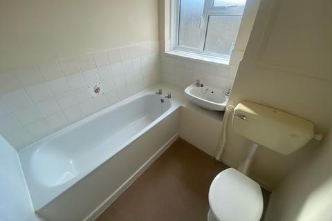 2 bedroom flat to rent, Manor Court, EN1