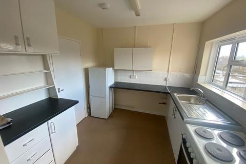 2 bedroom flat to rent, Manor Court, EN1