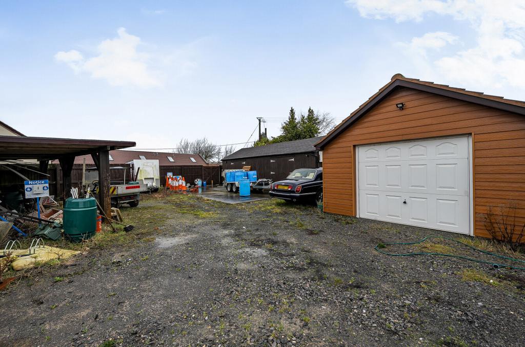 Garage/ Workshop