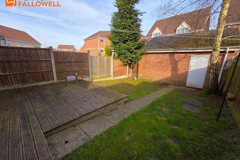 3 bedroom semi-detached house to rent, White Rose Avenue, Mansfield, NG18