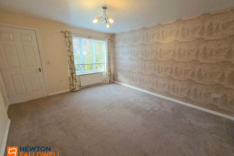 3 bedroom semi-detached house to rent, White Rose Avenue, Mansfield, NG18