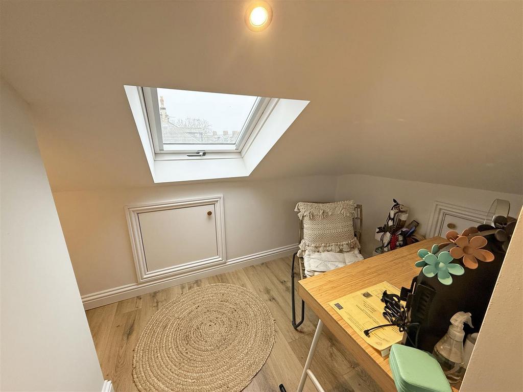 Bedroom 4.jpg