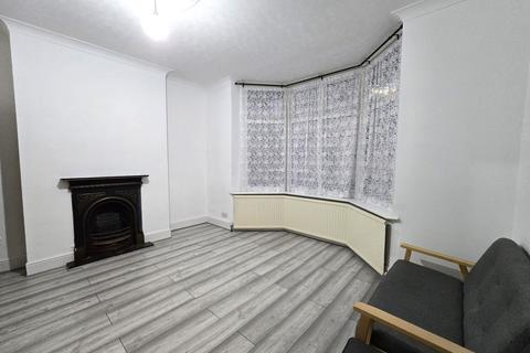 5 bedroom terraced house to rent, Gardner Road, London E13