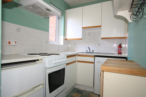 Studio to rent, Woking GU22