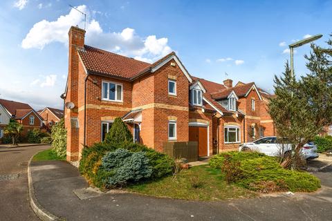 3 bedroom detached house to rent, Dixon Drive, Weybridge, Surrey, KT13