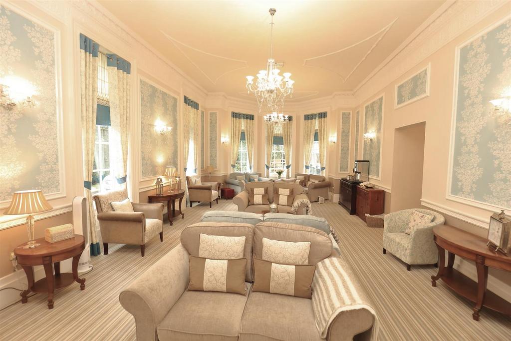 Kenton Lodge communal lounge 1.jpg