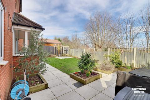 19 Pinetrees, Rugeley, WS15 1EQ