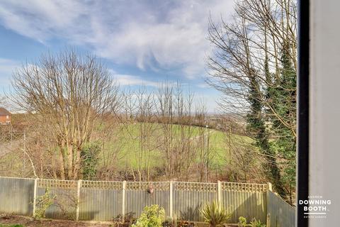 19 Pinetrees, Rugeley, WS15 1EQ