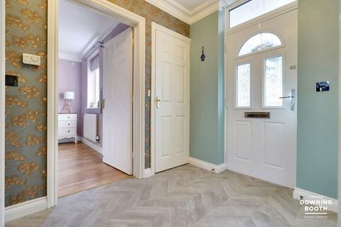 19 Pinetrees, Rugeley, WS15 1EQ