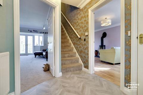 19 Pinetrees, Rugeley, WS15 1EQ