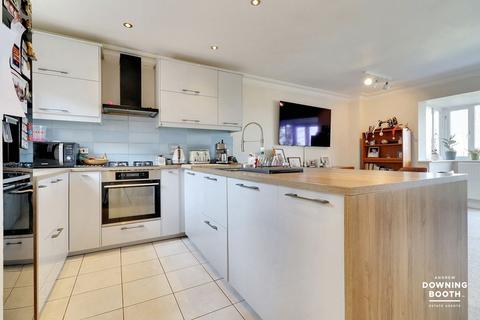 19 Pinetrees, Rugeley, WS15 1EQ