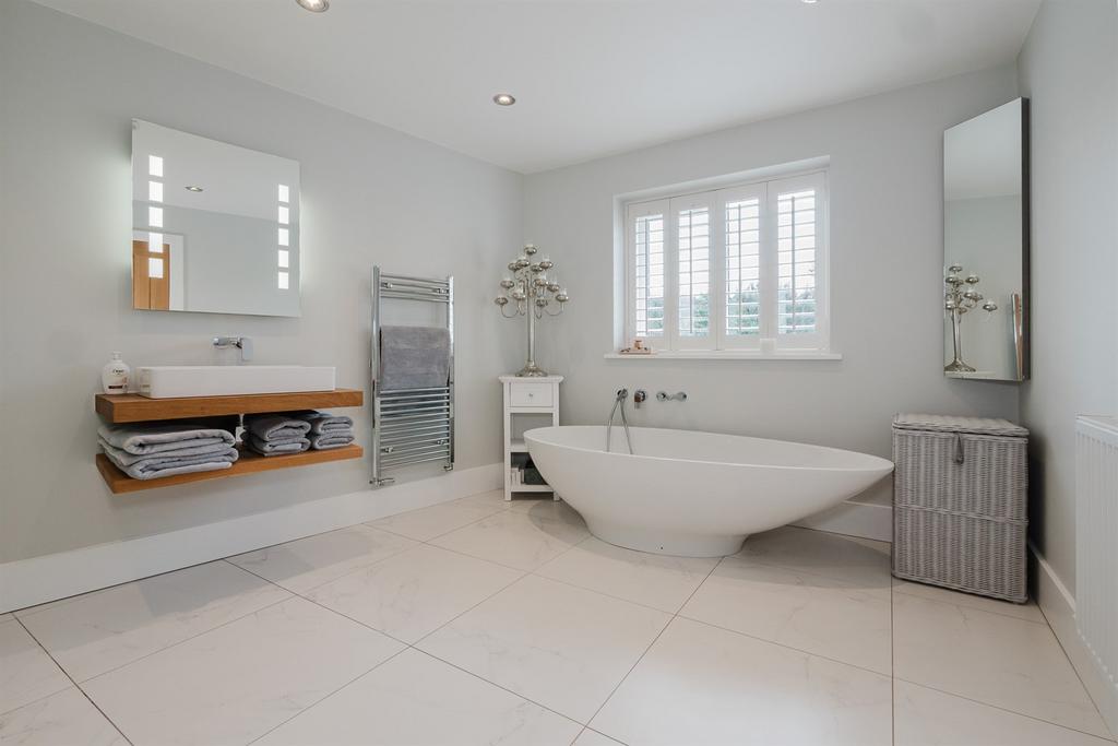 En-Suite Bathroom