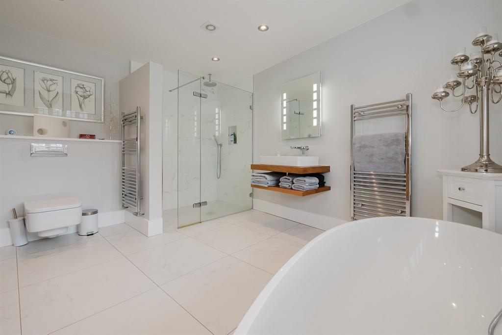 En-Suite Bathroom