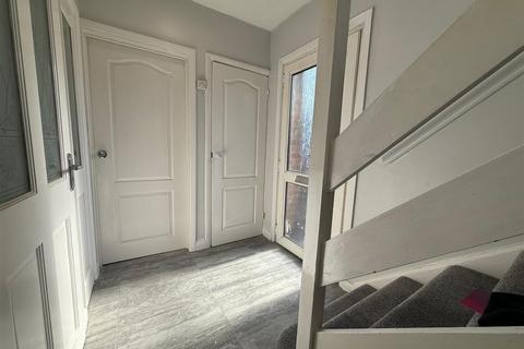 4 bedroom semi-detached house to rent, Morris Road, Chelmsford