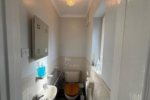 4 bedroom semi-detached house to rent, Morris Road, Chelmsford
