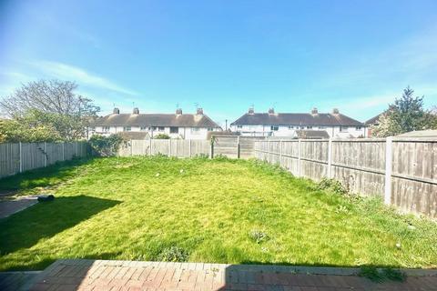 4 bedroom semi-detached house to rent, Morris Road, Chelmsford