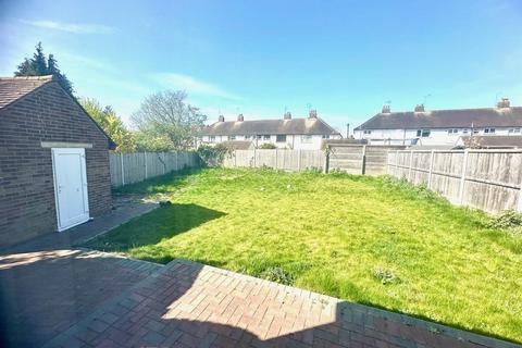 4 bedroom semi-detached house to rent, Morris Road, Chelmsford