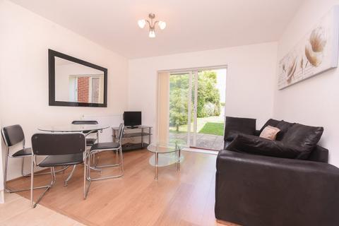 2 bedroom apartment to rent, Parkwood Road