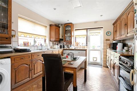 4 bedroom terraced house for sale, Osborne Road, London, N13