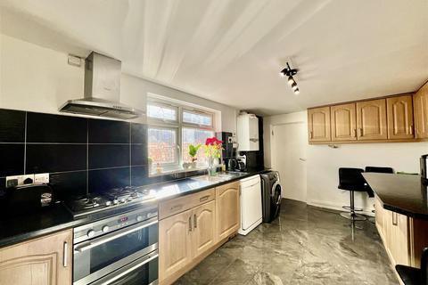 3 bedroom end of terrace house for sale, North Road, Southall UB1