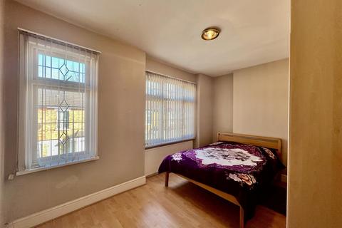 3 bedroom end of terrace house for sale, North Road, Southall UB1