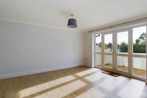 2 bedroom semi-detached bungalow to rent, Shaftesbury Place Brighton East Sussex