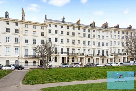 2 bedroom apartment for sale, Adelaide Crescent, Hove, BN3