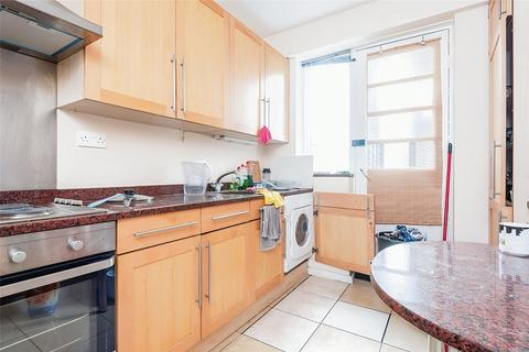 3 bedroom flat to rent, Grand Avenue, East Sussex BN3