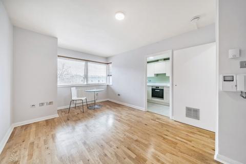 Studio to rent, Sudbrooke Road London SW12