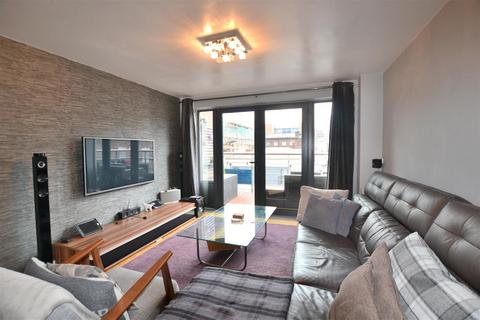 2 bedroom apartment to rent, Madison Square, Liverpool