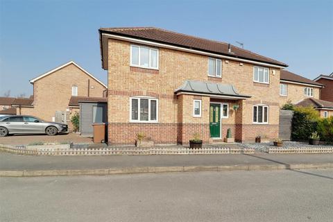 3 bedroom detached house for sale, Augustus Drive, Brough