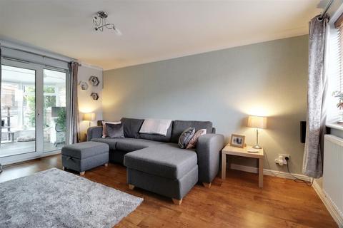 24 Augustus Drive, Brough, HU15 1DH