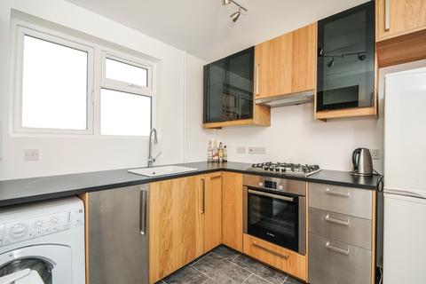 2 bedroom flat to rent, Melody Road Battersea SW18