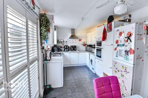 2 bedroom end of terrace house for sale, Huggett Gardens, Nottingham