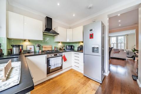 2 bedroom apartment to rent, Spencer Road London SW18