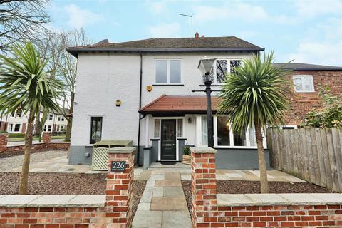 4 bedroom end of terrace house for sale, Park Avenue, Hull